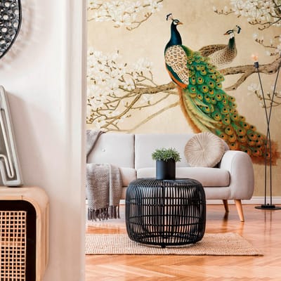 Fotobehang Profhome 382361-GU vliesbehang hardvinyl warmdruk in reliëf glad met Toile de Jouy patroon mat beige wit oranje groen 3,71 m x 2,8 m