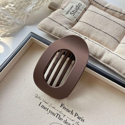 Matte Haarklemmen voor Vrouwen - Sterke Houdkracht, Antislip Grip, Stijlvolle Zwarte en Bruine Designs, Perfect voor Dagelijkse Styling 1pc