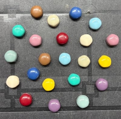 TLVX 22 stuks Kleine Ronde Magneten / Leuke 3D Koelkastmagneten / Foto Magneet / Vrolijke Speel- en Leer Magneten / School / Whiteboard / Decoratief / Boodschappenlijst / Notitie / Kantoor / Memo / Schoolbord / Magnetisch / Sterke Kleur Magneetjes
