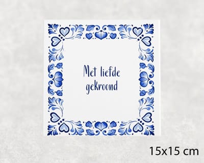 Spreuk tegel 15x15 cm Met liefde gekroond