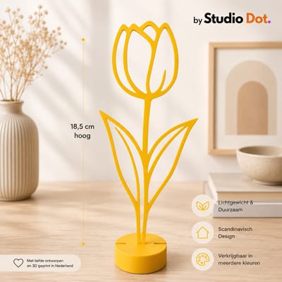 by Studio Dot. - Tulp Decoratie - Bloem Beeldje - Minimalistisch - 18,5 cm - Woonaccessoire - Interieuraccessoire - Cadeau - Bedankje - Inclusief Standaard - Pastel Geel