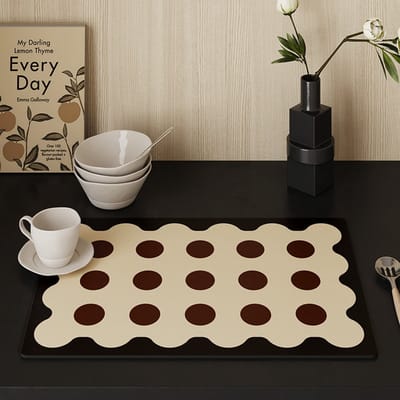 Daity Een waaiervormig - geruit afdruipmatje voor op het aanrecht - een leuk koffiematje - zeer absorberend - antislip rubbermateriaal - keukendecoratie (30 -5 cm x 48 cm - zwart).