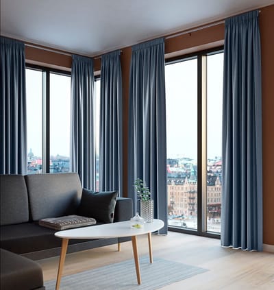 Gordijn AMUNGEN - 1x140x300 Dimmend - Blauw - Materiaal: 100% polyester - Wasinstructie: 40°C - Bleken: Niet bleken - Drogen: Kan niet in de droger - Strijken: ** Strijken is mogelijk op normale temperatuur (max. 150ºC)