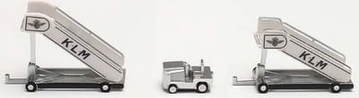 Historic Stairs (2 st.) + tractor (1 st.) KLM (NL) Herpa 1:200