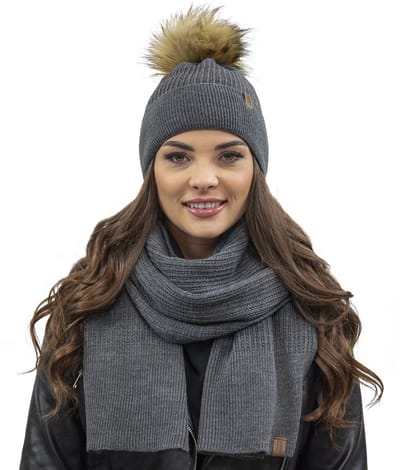 Vivisence Dames Winter Muts En Sjaal Set - Zachte Acryl Met Kunstbont Pompon En Goed Aansluitende Muts - Warm En Comfortabel Zonder Statisch Haar - Sjaal 174 X 40 Cm Voor Elegante En Sportieve Sets - Donkergrijs
