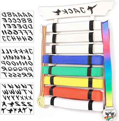 Bamboe Wandhouder voor 8 Martial Arts Gorden, Ideaal voor Karate en Taekwondo, Kindvriendelijke Belt Display Stand