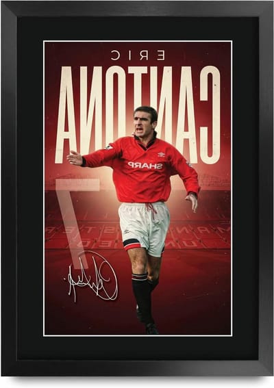 Voetbal Poster - Gesigneerde Foto - Cadeau voor Fans - Gedrukte Handtekening - A3 Ingelijst - Zwart