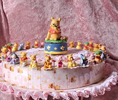Disney traktatie taart 32 doosjes roze met Winnie the Poeh & friends voor geboortefeest of babyshower uitdeel bedankje