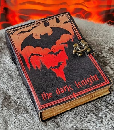 The Dark Knight Vleermuis Leren Dagboek - 18 x 13cm - Leren Notitieboek - Leren Journal - Handgemaakt - Mooie UV-print