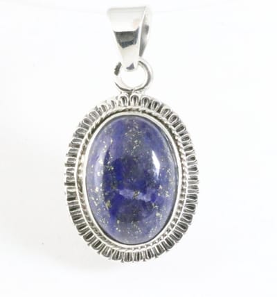 Fijne bewerkte ovale zilveren hanger met lapis lazuli