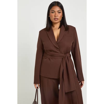 boohoo Dames Plus Obi Blazer met Strikceintuur | Chocoladebruin | Maat: 44