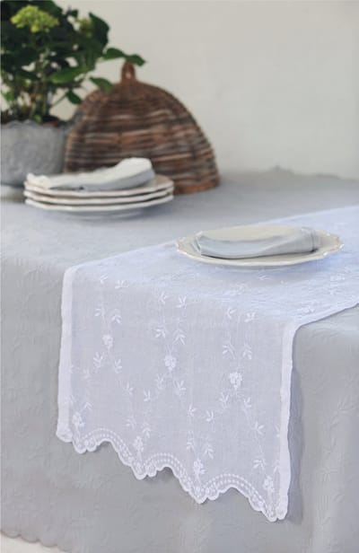 Tafelloper | Victoria - Geborduurde Voile - Geschulpte Randen - Gebroken Wit - 55x180 cm