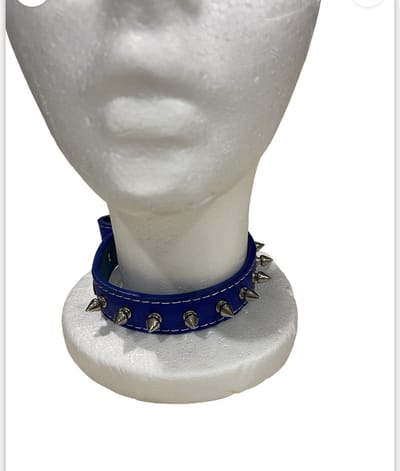COLLARBLUESPIKES – Power Escorts Blauwe Halsband Met Spikes