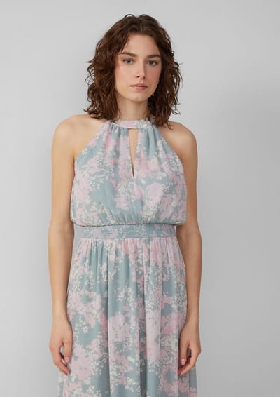 QS - female - Lange chiffon jurk met gesmokt detail
