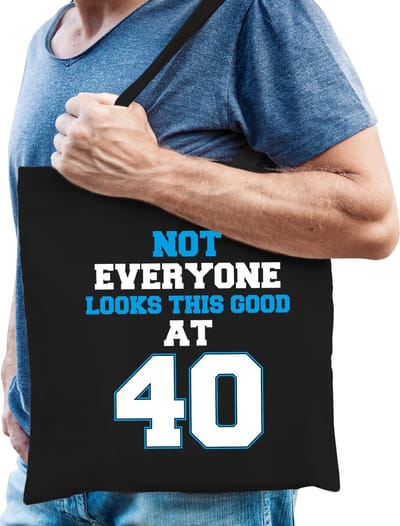 Not everyone looks this good at 40 cadeau tasje zwart voor heren - 40 jaar verjaardag kado tasje