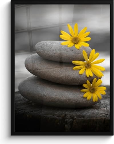 Poster in lijst - Fotolijst 60x80 cm - Posters - Zen stenen - Bloemen - Geel - Natuur - Posterlijst zwart - Wanddecoratie badkamer - Muurdecoratie WC - Decoratieve accessoires - Toilet muur decoratie