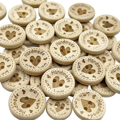 Houtkleurige houten knopen set 50 stuks kleding knopen dames en heren hartvormige knopen 20 mm met 2 gaten voor naaien knutselen scrapbooking en decoratie
