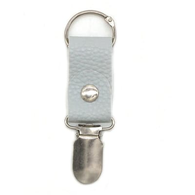 Nieuwe Kleurrijke Hoedclip voor Reizen op Tas Bagage PU Leer Hoedhouder Clip Multifunctionele Eendenbekclip Sluitingen Buitenaccessoire lichtblauwe kleur