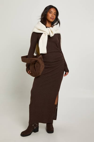 boohoo Dames Petite Geborstelde Rib Lange Mouw Maxi Jurk | Chocoladebruin | Maat: 34