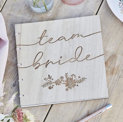 Houten gastenboek 'Team Bride' - uniek aandenken voor het vrijgezellenfeest