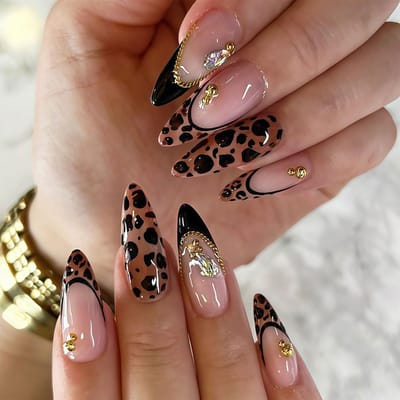 Dailygoods - 24 stuks luipaardpatroon kunstnagels, 3D stiletto luxe kunstnagels met gouden kettingen en strass, glanzende French Tip acrylnagelset met kleefpads, vijl & stick voor dames, manicure