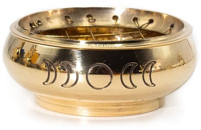 Ancient Wisdom - Wierook - Hangende messing wierookbrander met pentagram - wierookhouder - meditatie - ritueel - spiritueel - decoratie - aroma - geur - ontspanning
