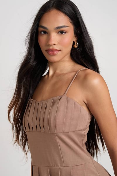 boohoo Dames Getailleerde Mini Jurk met PlooiDetail | Taupe | Maat: 34