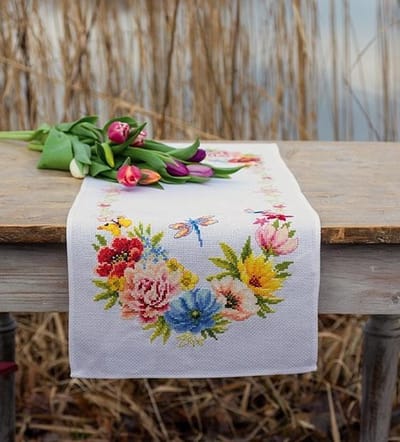 Vervaco - Perlaida loper kit - Kleurige bloemen - PN-0183727 - Borduren - Borduurpakket - Borduurpakket volwassenen - Borduurpakket kind