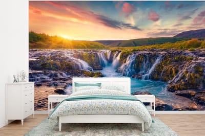 Behang - Fotobehang Waterval - Planten - Mos - Landschap - Zonsondergang - Rots - Breedte 400 cm x hoogte 300 cm
