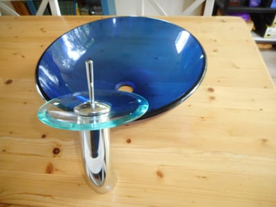 Design Waskom Set – Oceaan blauwe Glazen waskom wasbak met Moderne Glazen Watervalkraan.