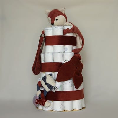Luiertaart - unisex roodbruin - Pampers luiers - kraamcadeau baby - babyshower cadeau - knuffeldoek vos - rammelaar - bijtring - sokjes