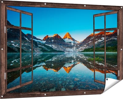Gards Tuinposter Doorkijk Berg Assiniboine bij het Meer in Canada - 150x100 cm - Tuindoek - Tuindecoratie - Wanddecoratie buiten - Tuinschilderij