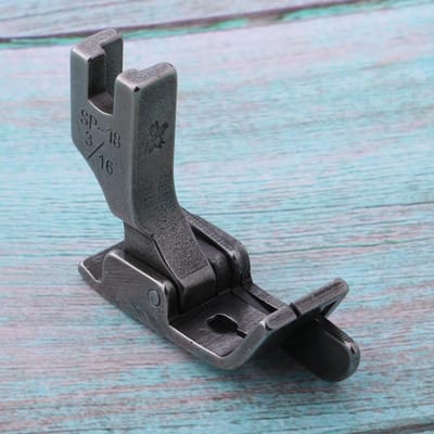 Industriële naaimachine scharnierende persvoet met rechtergeleider SP18 maat 1 Size 3 gray