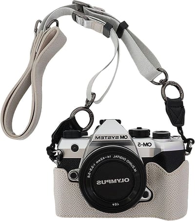 Stijlvolle en Beschermende Camera Tas met Verstelbare Schouderriem voor Olympus OM-5 Mark II, Perfecte Pasvorm, Duurzaam PU Leer, Ideaal voor Accessoires en Fotografie