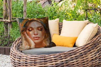 Sierkussen Buiten - Vrouwen - Portret - Luxe - Goud - 60x60 cm - Weerbestendig
