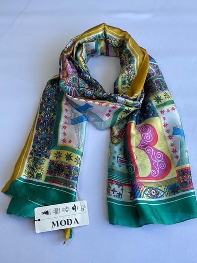 Sjaal met 20% zijde en 70 % viscose van glad materiaal / 90 x 180 cm / satijn feel