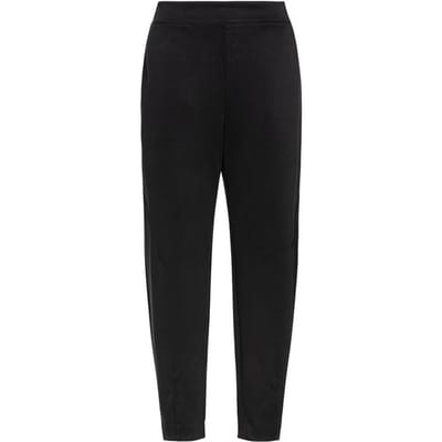 zwarte vrouw diamanten broek