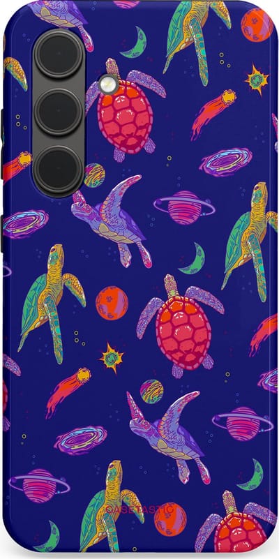 Casetastic Hoesje Geschikt voor Samsung S24 - Stijlvolle Beschermende Duo-layer Case - Kosmische schildpad