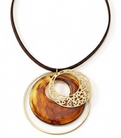 Bruin-goudkleurige ketting voor dames met ronde hanger in abstract design – statement ketting met fantasiehanger