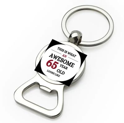 Akyol - an awesome 65 year flesopener - Hoera 65 jaar - 65 geworden - verjaardagscadeau - cadeau voor opa - 9 bij 3 cm