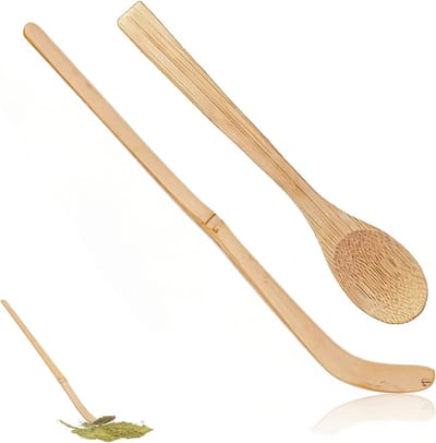 Tweedelige matcha-theeset met bamboe lepel en maatbeker, perfect voor matcha bereiding en theeceremonies