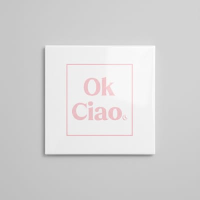 Minimalistische Quote Keramische Tegel – “Ok Ciao” Chique Moderne Wanddecoratie – 15 × 15 cm