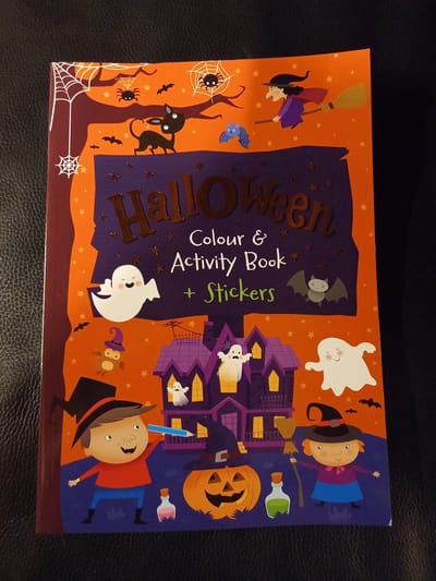 halloween - kleur en activiteiten boek - met stickers