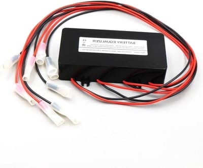 Batterij Balancer - Spanningsregelaar Batterij - Batterij Onderhoud - Omgekeerde Polariteit Bescherming - 70x70x27mm - Zwart