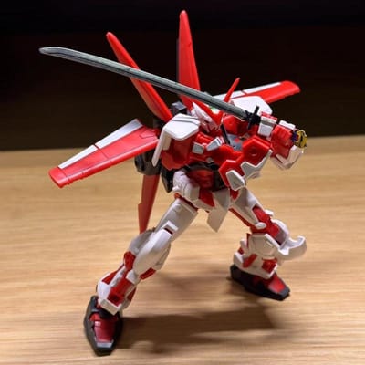 HG 1/144 Astray Red Frame Modèle à Assembler Dégradé Rouge Blanc Kit Maquette Figurine d'Action Modèle en Plastique Ornement de Bureau Surprise pour Garçon Cadeau