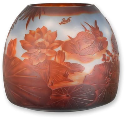 Glazen vaas ‘Lelievijver’ – decoratieve Cameo glas vaas – handgemaakt art nouveau sierobject voor tafeldecoratie en interieurdecoratie