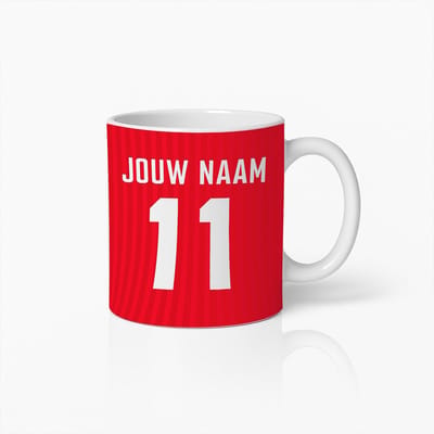 Gepersonaliseerde Voetbal Mok – Rood Shirt Ontwerp met Jouw Naam en Nummer – Uniek Cadeau voor Voetbalfans