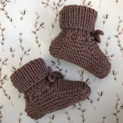 Gebreide Babyslofjes - Met Omslag - Donkerbeige - Merino Wol - Lovely Stitches