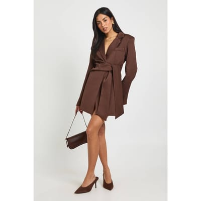 boohoo Dames Wikkel Strikceintuur Detail Blazer Jurk | Chocoladebruin | Maat: 36