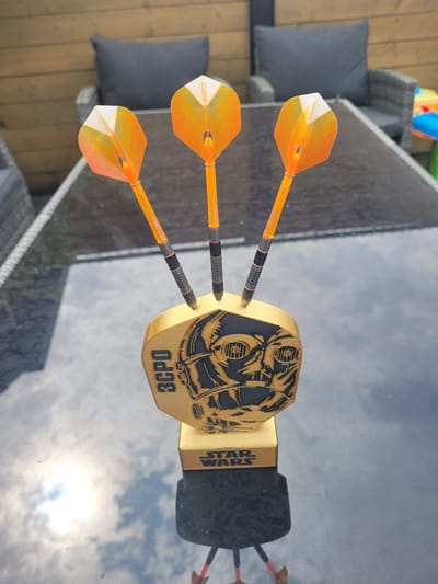 dartshouder dartspijlen 3CPO